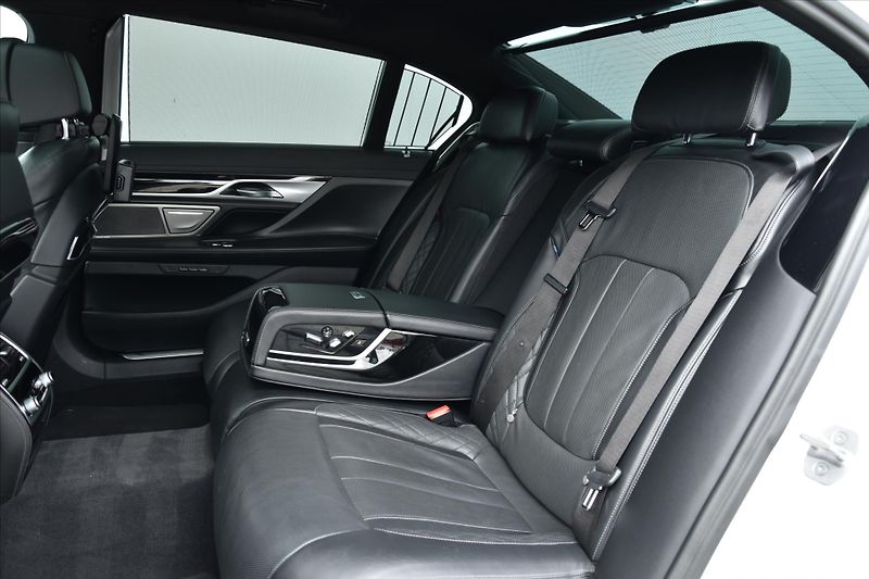 BMW Řada 7 745Le xDrive M PAKET LASER ČR - fotka 12 z 39