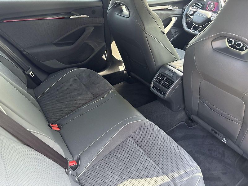 Škoda Superb (2025) Combi 2.0 TDI 4x4 DSG Sportlin - fotka 10 z 33