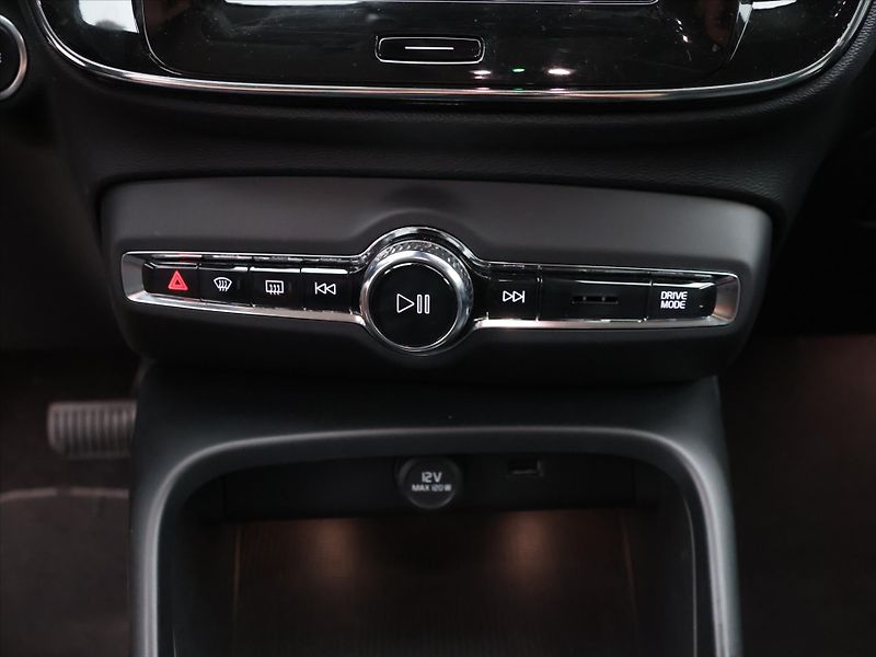 Volvo XC40 2,0 D3 110kW Aut. Inscription - fotka 22 z 32