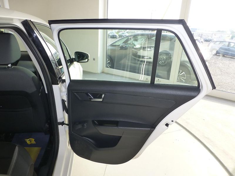 Škoda Fabia (2015) 1,2TSI-81KW**KLIMATIZACE - fotka 18 z 22