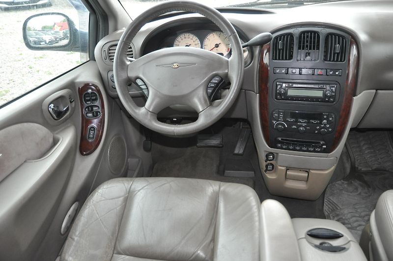 Chrysler Grand Voyager 3.3i 128kW Automat LIMITED - fotka 5 z 18