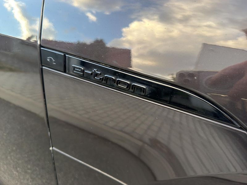 Audi Q8 e-tron (2024) Audi Etron Q8 Sportback - fotka 24 z 27