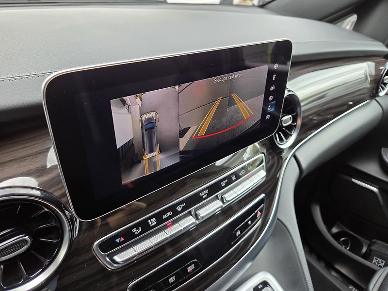 Mercedes-Benz Třídy V (2023) 300d 4M AVG AMG TOPvýbava 1m - fotka 44 z 49
