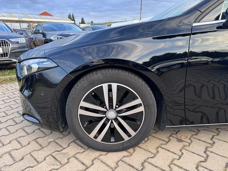 Mercedes-Benz Třídy A (2019) 180D 1,5 85 KW AUTOMAT SPORTB. - fotka 14 z 50