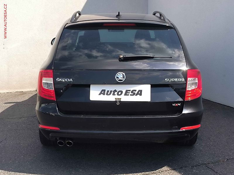 Škoda Superb (2013) 2.0 TDi 4x4, ČR, Bixen, navi - fotka 5 z 21