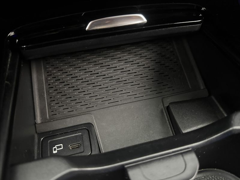 Mercedes-Benz Třídy A 1,3 AMG DPH KAMERA VÝHŘEV ČR - fotka 25 z 40