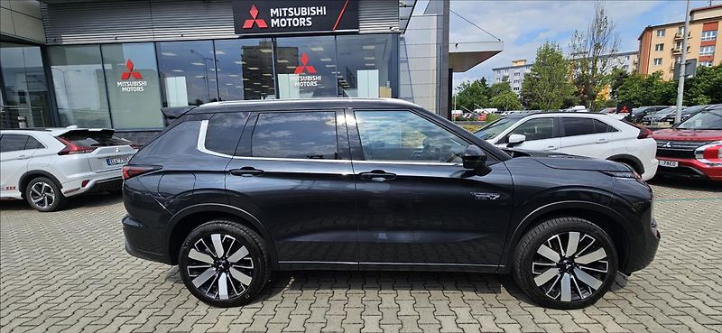 Mitsubishi Outlander 2,4 PHEV 4x4  INSTYLE - fotka 3 z 18