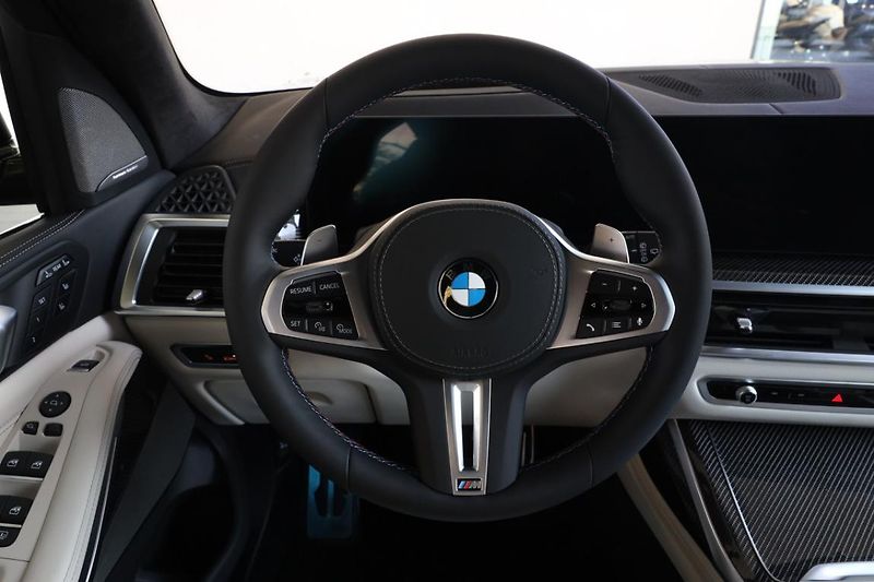 BMW X7 M60i xDrive - fotka 10 z 18