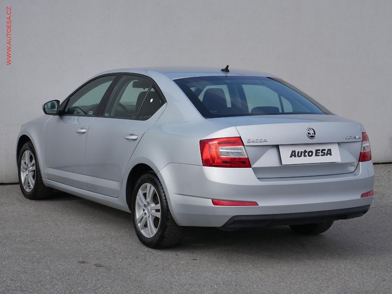Škoda Octavia (2013) 2.0 TDi, ČR, Elegance, DSG - fotka 6 z 20
