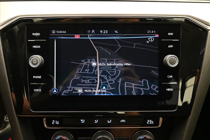 Volkswagen Passat 2,0 TDI 110 kW DSG Business Zá - fotka 20 z 32