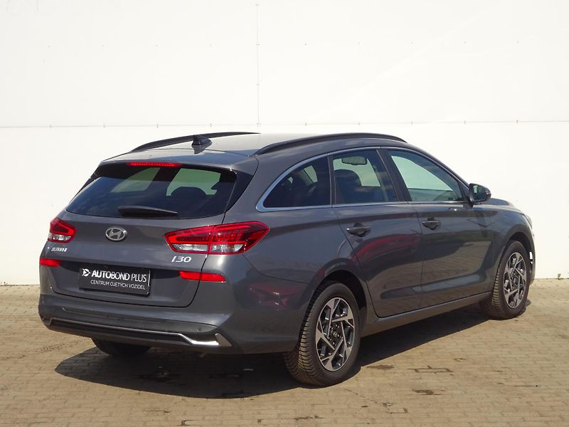 Hyundai i30 1.5 T-GDi 103kW DCT Style - fotka 2 z 20