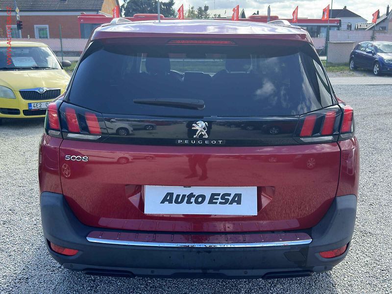 Peugeot 5008 (2020) 1.5 HDi, 2.maj,ČR, Allure - fotka 5 z 24