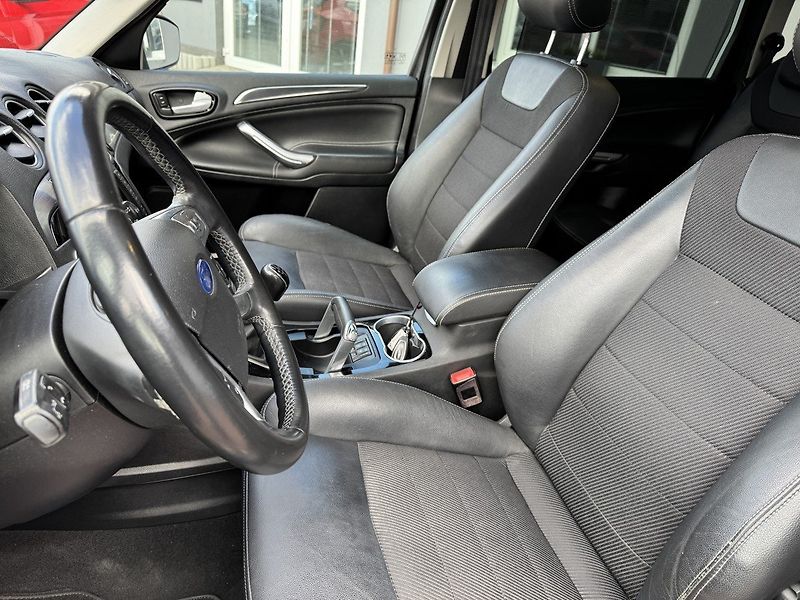 Ford S-MAX (2014) 2.0TDCi Titanium Navi Pano - fotka 24 z 46