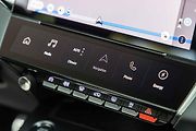 I-Toggles - lišta volitelných tlačítek, do níž si nastavíte své oblíbené funkce.