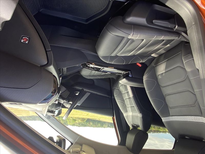 Citroën C4 1,2 PT 96kW Shine Aut Kůže HUD - fotka 12 z 34