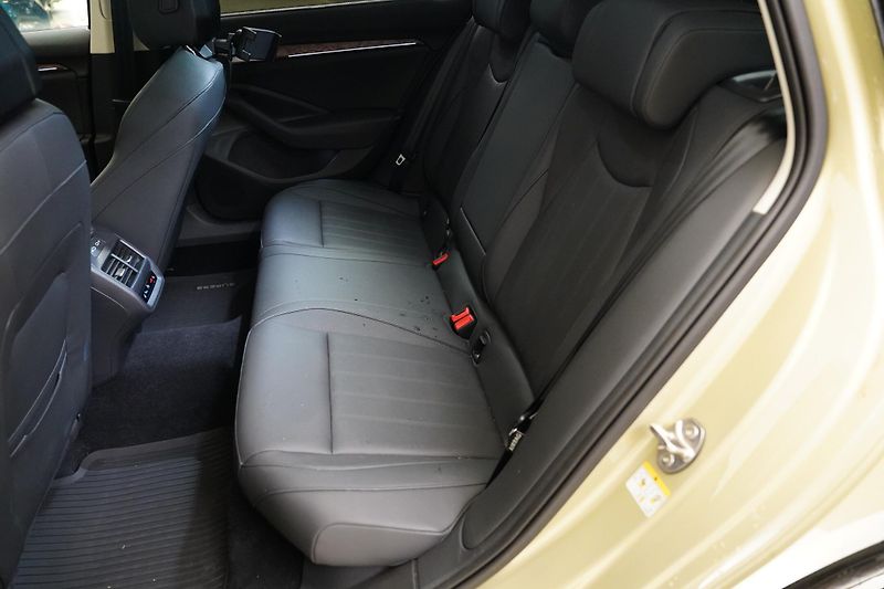 Škoda Superb - fotka 27 z 29