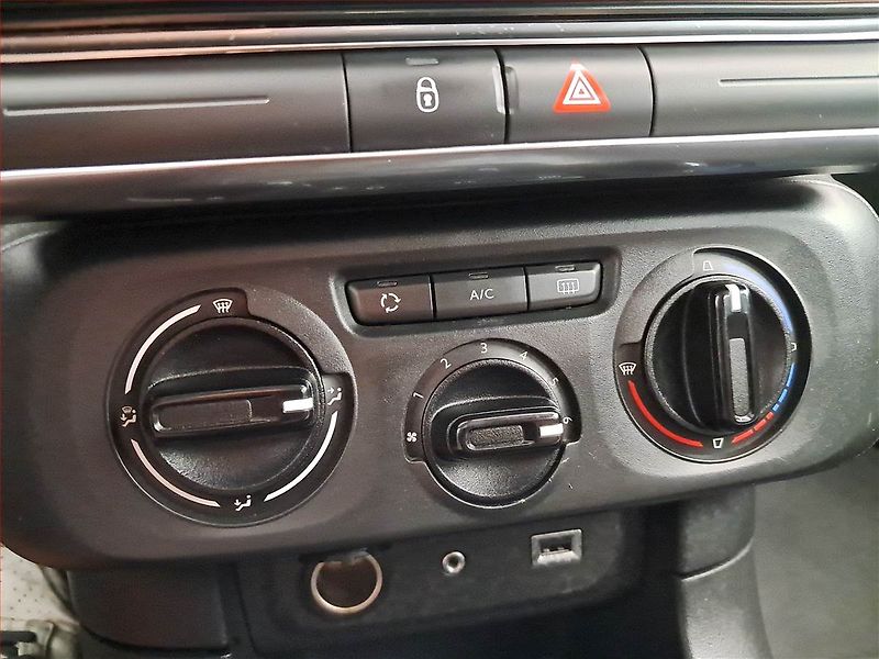 Citroën C3 (2017) 1.2 PureTech, Tempomat - fotka 13 z 17