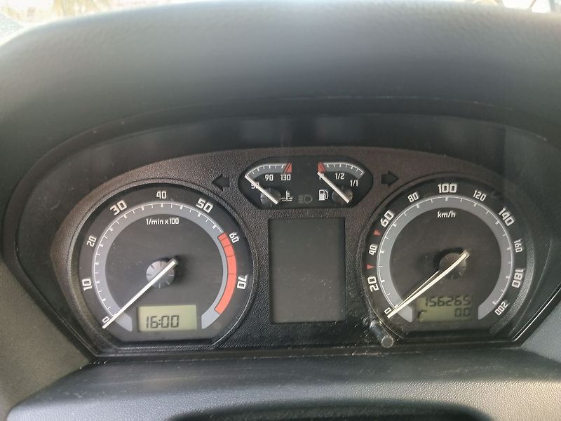 Škoda Fabia 1.4 16V Comfort - fotka 12 z 20