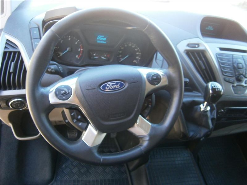 Ford Tourneo Custom 2,2 TDCI EUROLINE 114 KW - fotka 22 z 27
