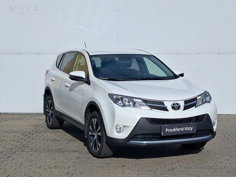 Toyota RAV4 2.2 D-4D Active 4x4 - fotka 6 z 24