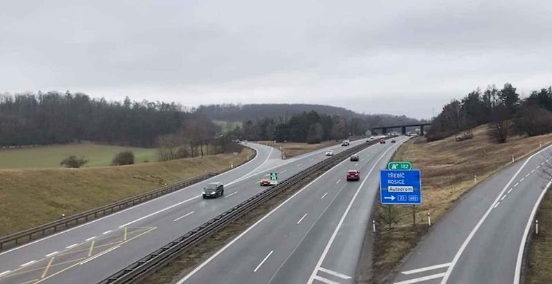Ve středu se na dálnici D1 ve směru na Brno tvořila i kolona.