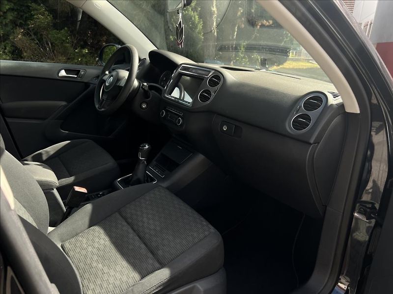 Volkswagen Tiguan 1,4 Tsi trend&Fun - fotka 19 z 28