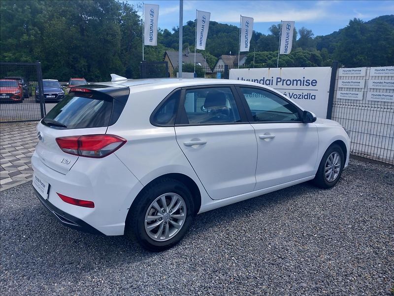 Hyundai i30 1,0 T-GDI COMFORT DCT - fotka 8 z 21