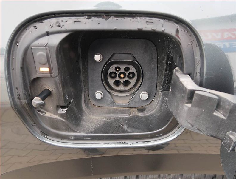 Hyundai Santa Fe (2022) Plug-in Hybrid - fotka 17 z 18