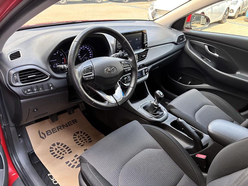 Hyundai i30 1.0T-GDi88kW DIGI KLIMA TAŽNÉ  - fotka 9 z 25