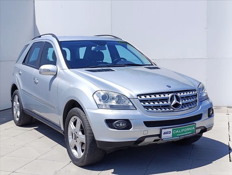Mercedes-Benz Třídy M 3,0 320 CDi 4Matic,Navi,Xenony - fotka 4 z 36
