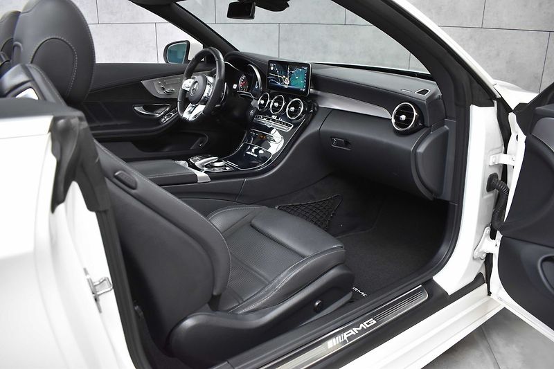Mercedes-Benz Třídy C C63 AMG V8 BURMESTER*NAPPA*DPH - fotka 17 z 51
