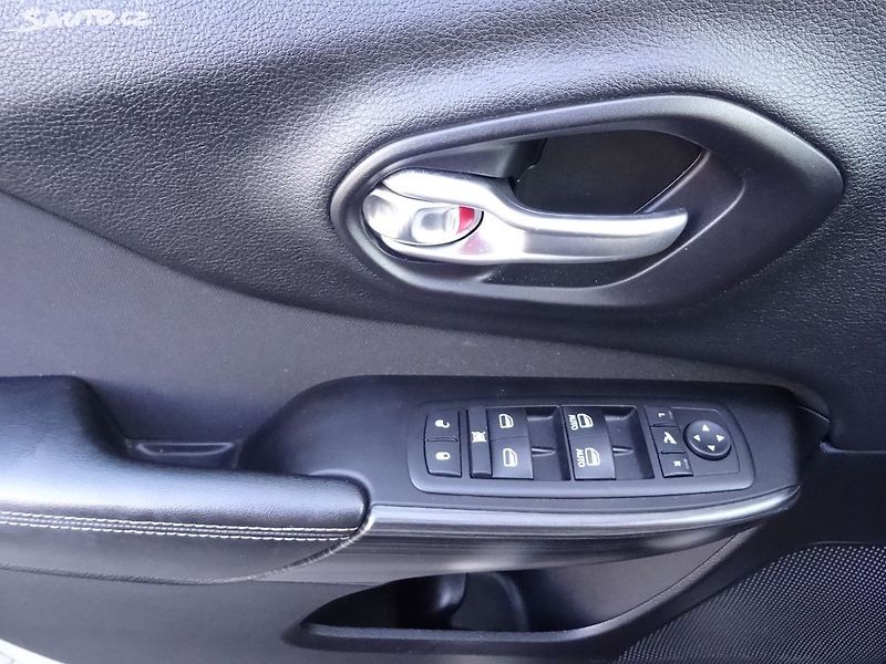 Jeep Cherokee 2.0/103kW MultiJet 4x4(Manual) - fotka 24 z 29