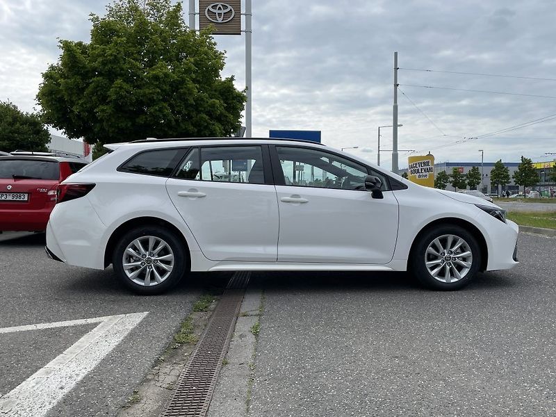Toyota Corolla TS 1.8 Hybrid ODBĚR 4/2026 - fotka 2 z 26
