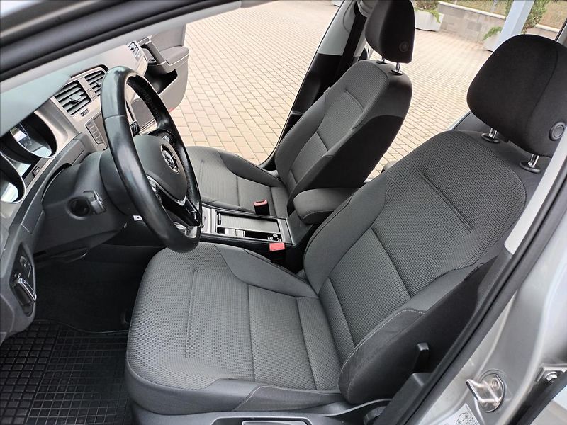 Volkswagen Golf 1,6 TDI,81KW,4X4,NAVI,SERVISKA - fotka 15 z 49