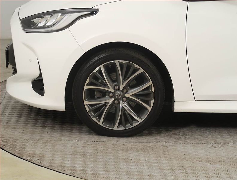 Toyota Yaris (2022) Executive 1.5 VVT-i Hybrid - fotka 15 z 21