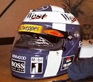 Helma, kterou Coulthard daroval v roce 1999 tehdejšímu generálnímu řediteli Autodromu Most Jiřímu Kroužkovi.