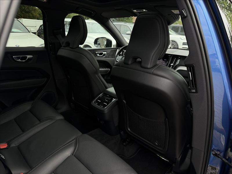 Volvo XC60 B4 2.0d 4X4 R-Design - fotka 27 z 29