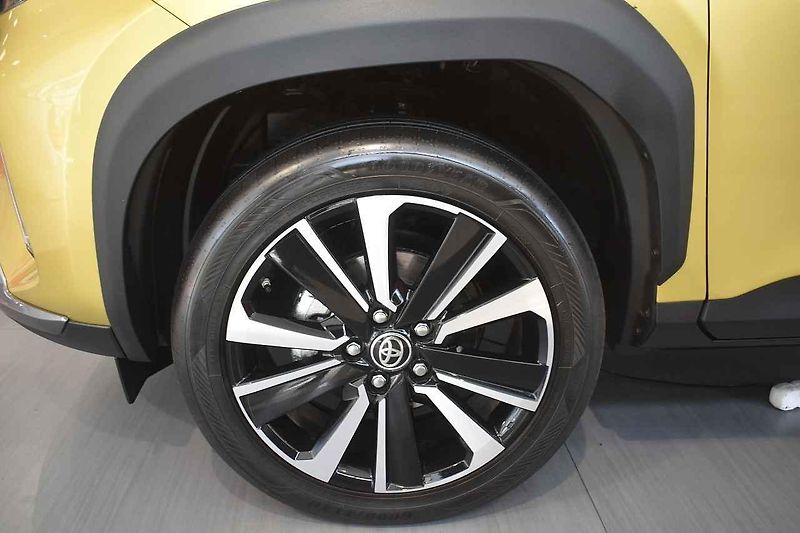 Toyota Yaris Cross si poradí také s lehčím terénem