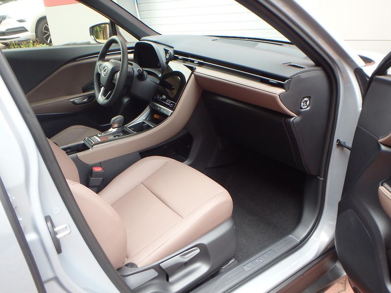 Lexus LBX (2024) 4x4 Elegant Tech  - fotka 13 z 28