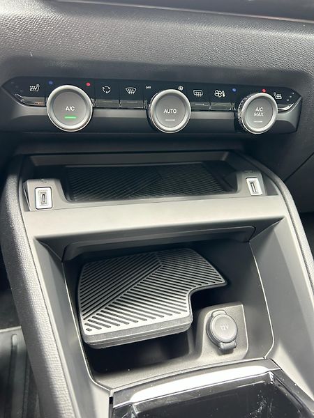 Citroën C4 (2026) PLUS Hybrid 145k Automatic     - fotka 13 z 15