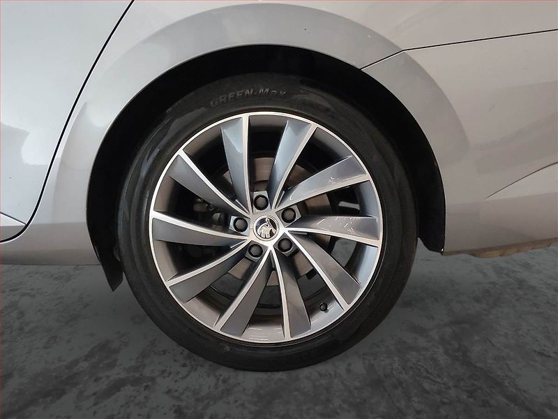 Škoda Superb (2018) Laurin&Klement 2.0 TDI, 4X4 - fotka 15 z 17