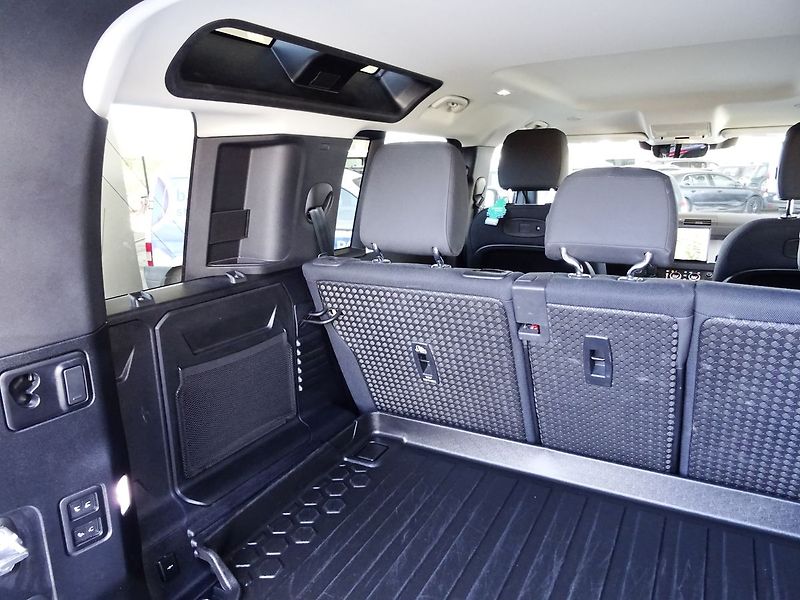 Land Rover Defender 110 D300 221kW Black Packet ČR - fotka 26 z 33