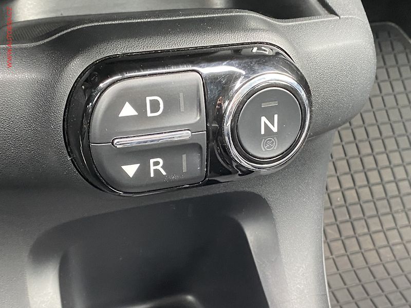 Citroën C4 Cactus (2016) 1.2 PT, ČR, AC, kamera - fotka 14 z 17