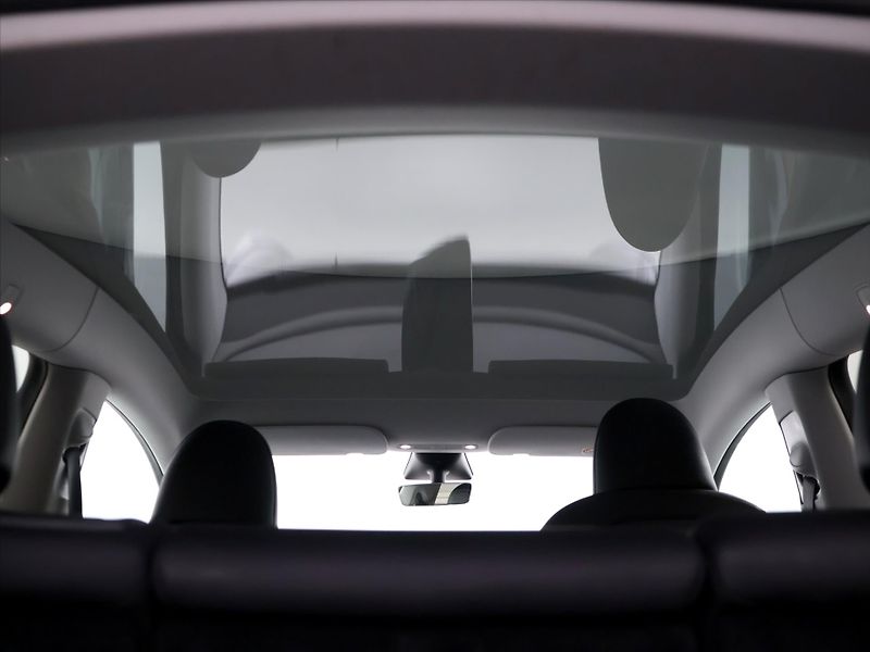 Tesla Model Y LR AWD sOH 92% 1.Maj DPH - fotka 23 z 32