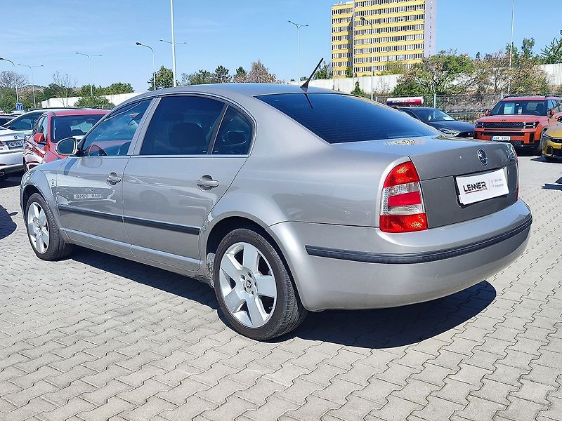 Škoda Superb 2.0 TDI/103kW Comfort - fotka 7 z 24
