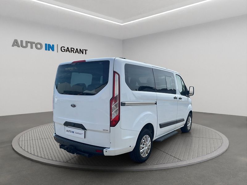 Ford Tourneo Custom (2014) L1 2.2 TDCi 114kW, Tažné - fotka 5 z 23