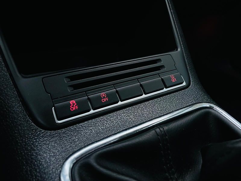 Volkswagen Tiguan 1.4TSi MANUÁL VÝHŘEV SERVISKA - fotka 39 z 45