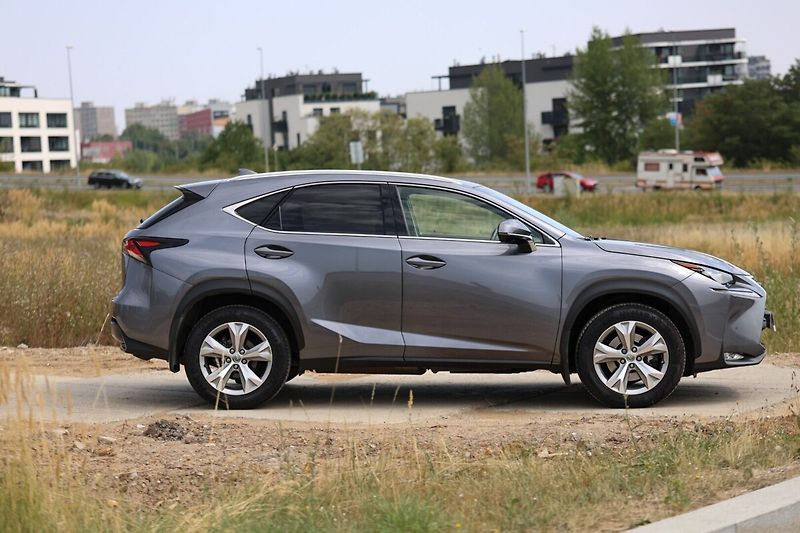 Lexus NX 300h 300H 2,5 HEV PREMIUM (LUXURY) - fotka 3 z 33