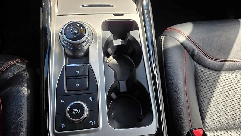 Ford Explorer (2021) 3.0 EcoBoost 336 kW PHEV 7míst - fotka 40 z 47