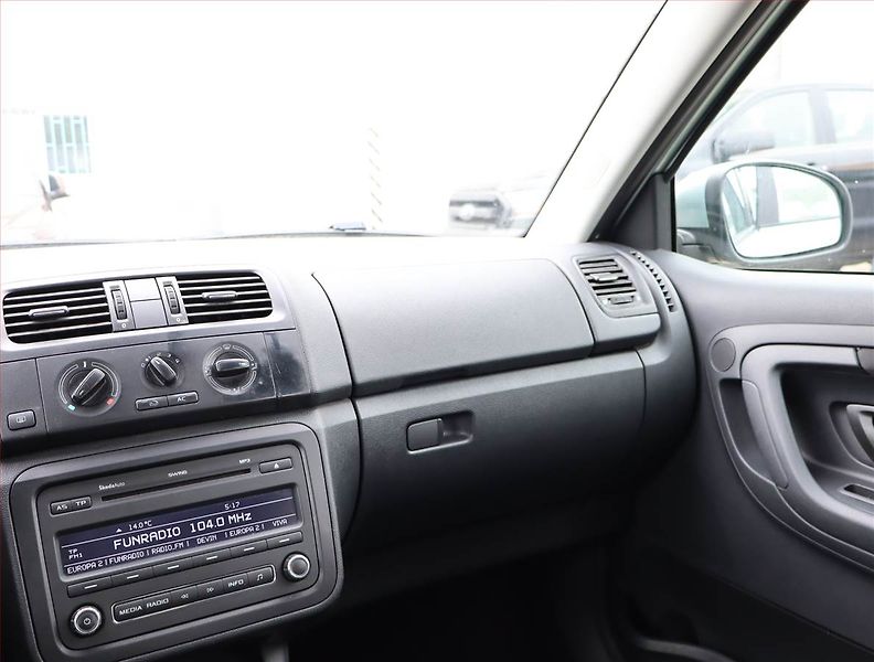 Škoda Fabia (2011) 1.2 TSI, Serv.kniha - fotka 8 z 14